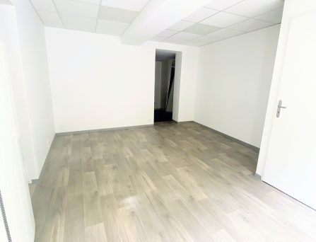 Local professionnel de 32 m² – Réf AIGLE